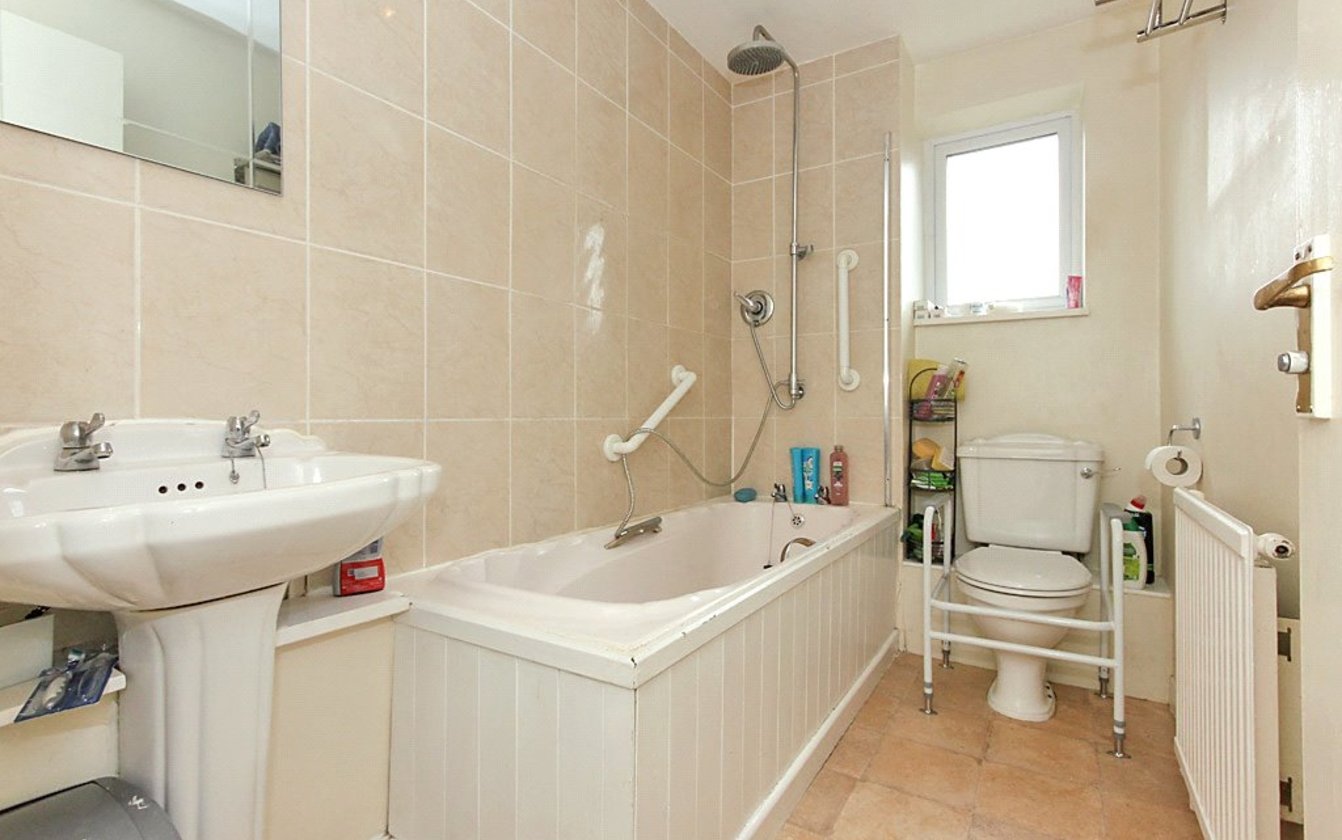 Yeates Drive, Kemsley, Sittingbourne, ME10, 4127, image-7 - Quealy & Co