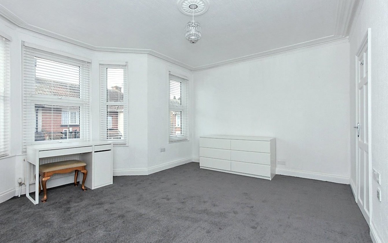 4 Bedroom house for sale in Main Road, Queenborough, ME11 Quealy & Co