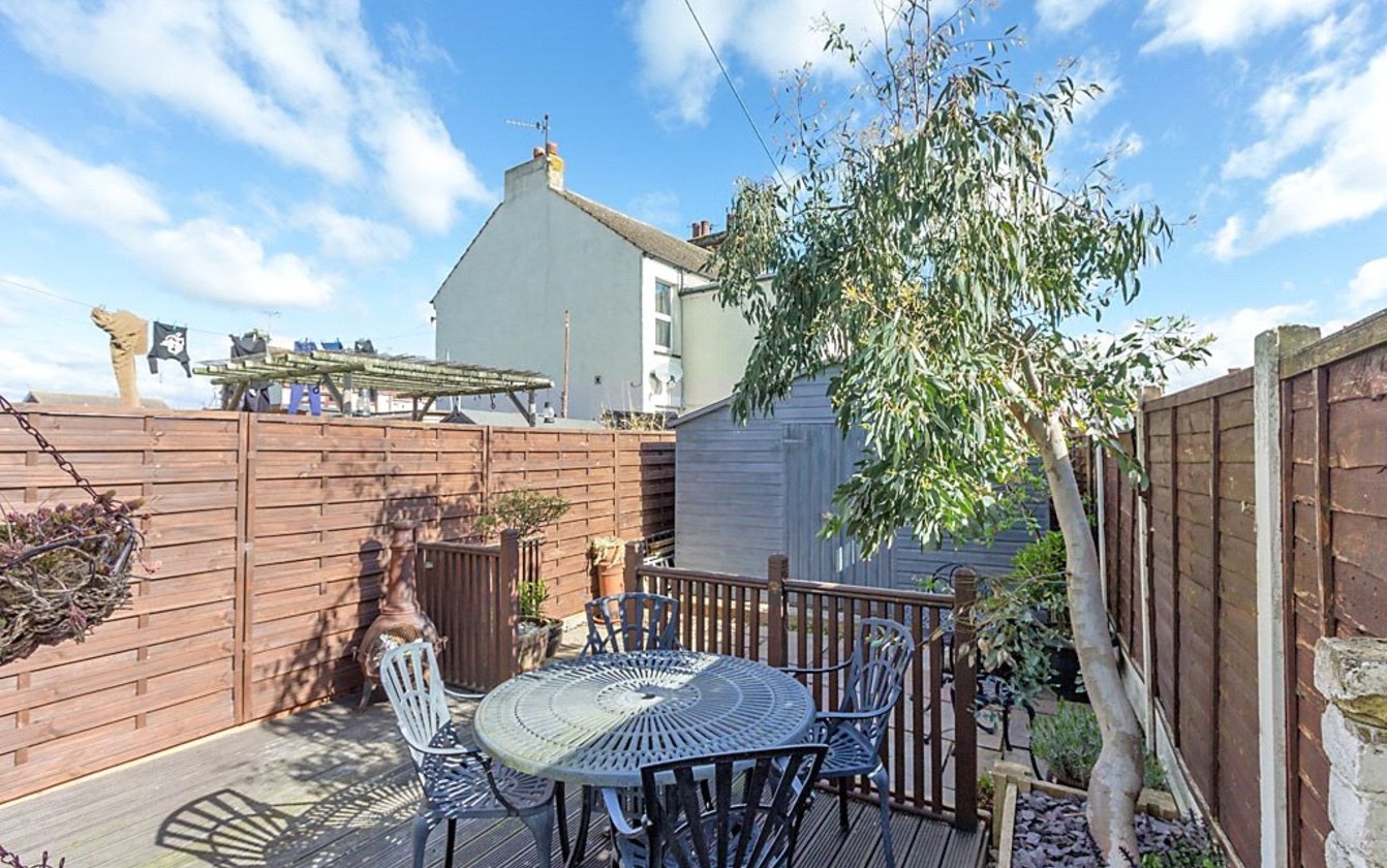 4 Bedroom house for sale in Main Road, Queenborough, ME11 Quealy & Co