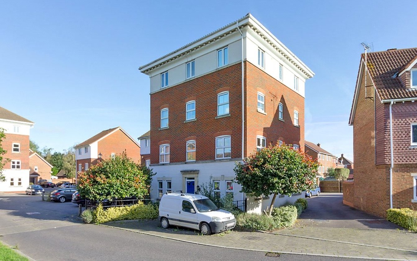 Emerald Crescent, Sittingbourne, Kent, ME10, 4199, image-1 - Quealy & Co