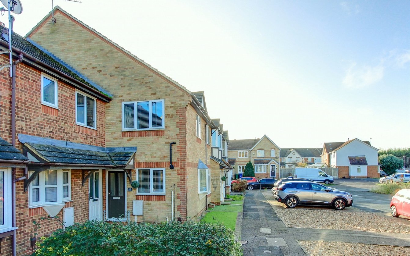 Yeates Drive, Kemsley, Sittingbourne, Kent, ME10, 4433, image-1 - Quealy & Co