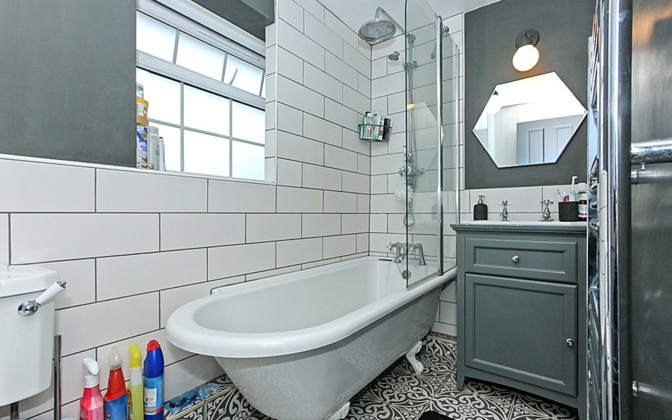 3 Bedroom house for sale in Oastview, Rainham, Gillingham, Kent, ME8