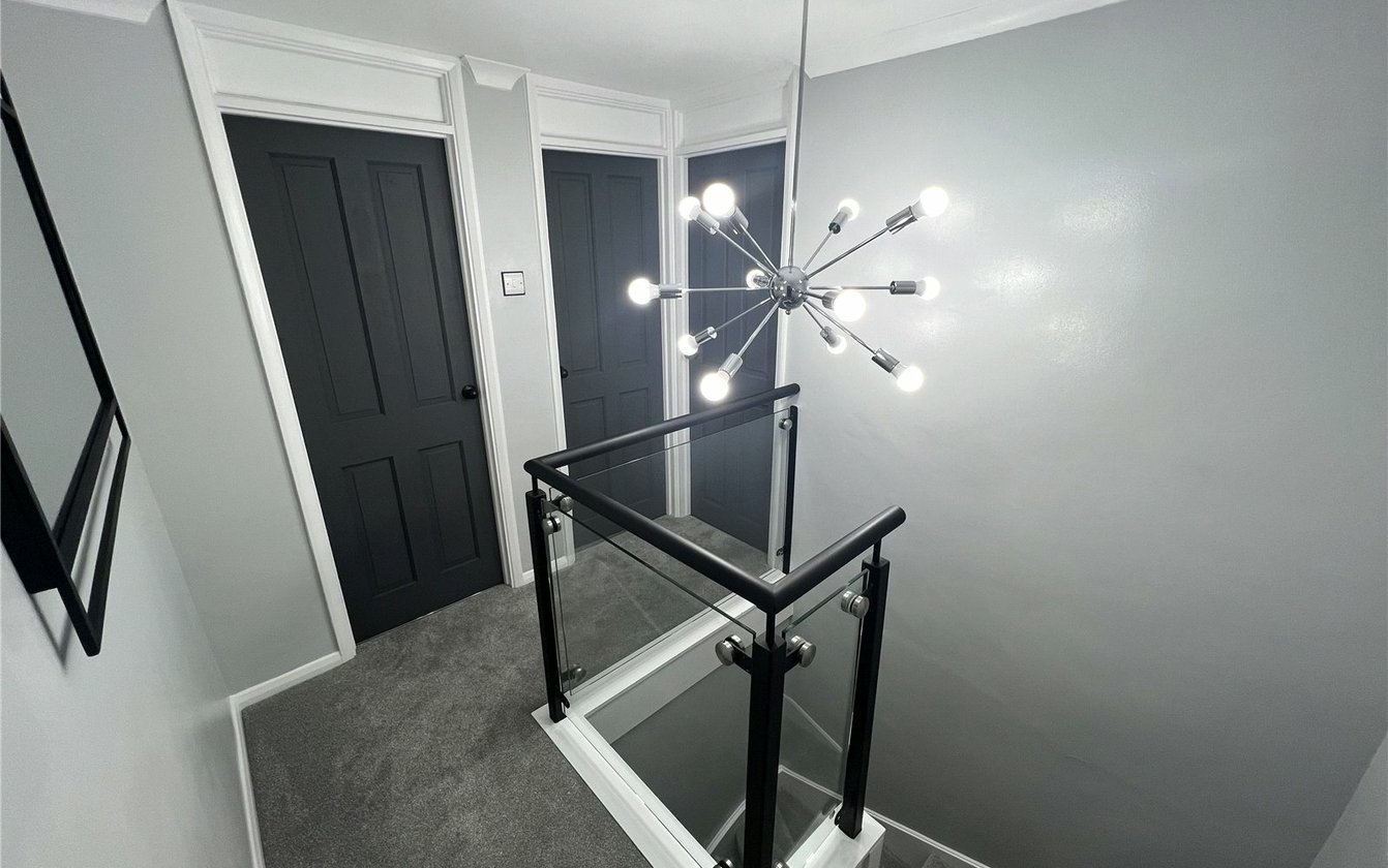 3 Bedroom house for sale in Oastview, Rainham, Gillingham, Kent, ME8