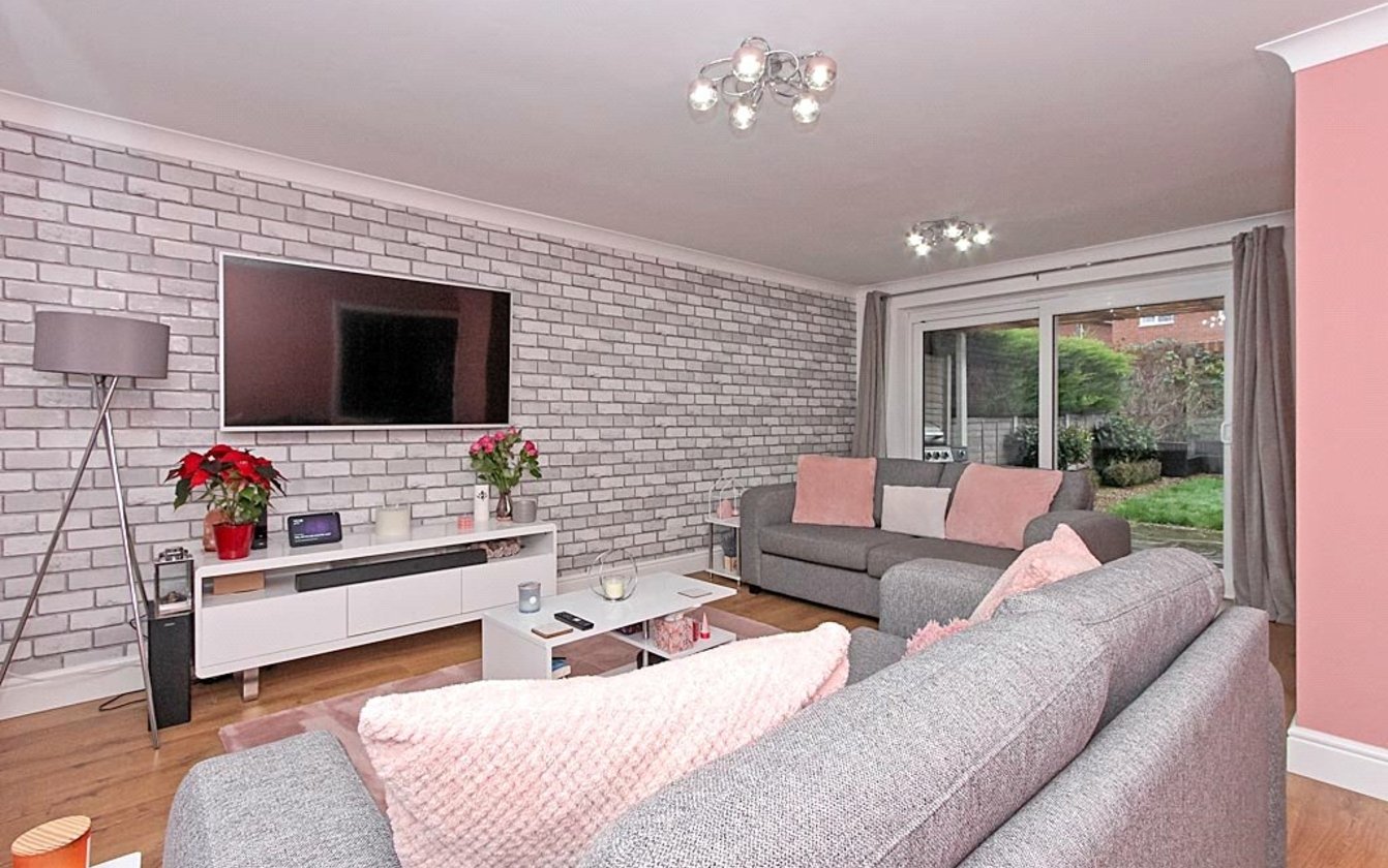 3 Bedroom house for sale in Oastview, Rainham, Gillingham, Kent, ME8