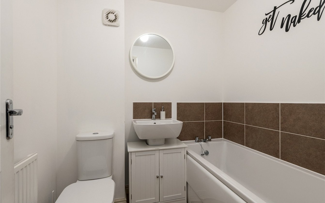 Peach Blossom Drive, Iwade, Sittingbourne, Kent, ME9, 5045, image-6 - Quealy & Co