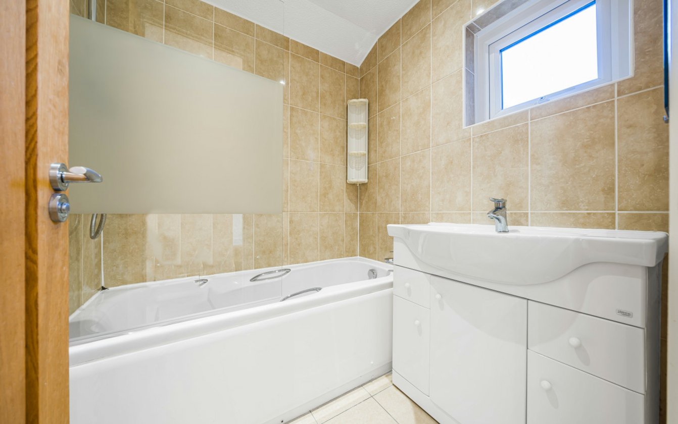 Farm Crescent, Sittingbourne, Kent, ME10, 5113, image-21 - Quealy & Co
