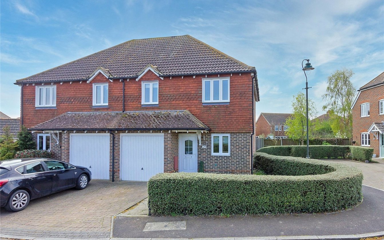 3 Bedroom house for sale in Chetney View, Iwade, Sittingbourne, Kent