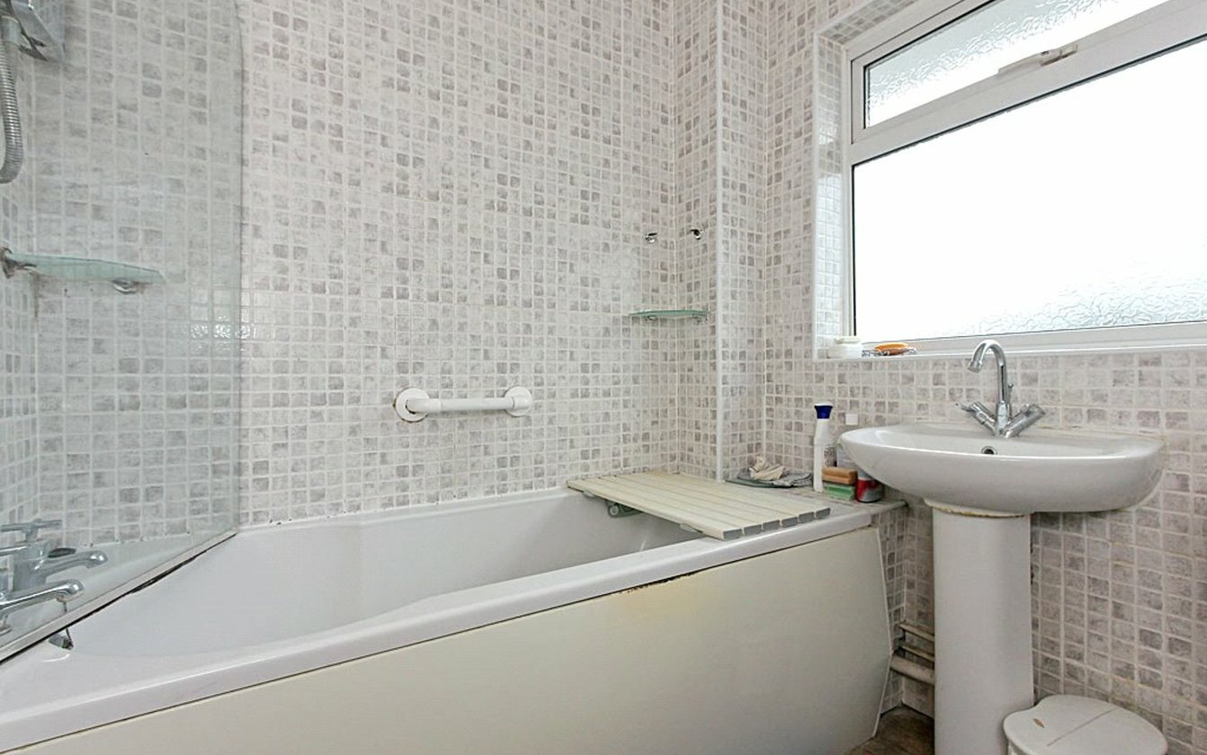 2 Bedroom house for sale in Simpson Road, Sittingbourne, Kent, ME10