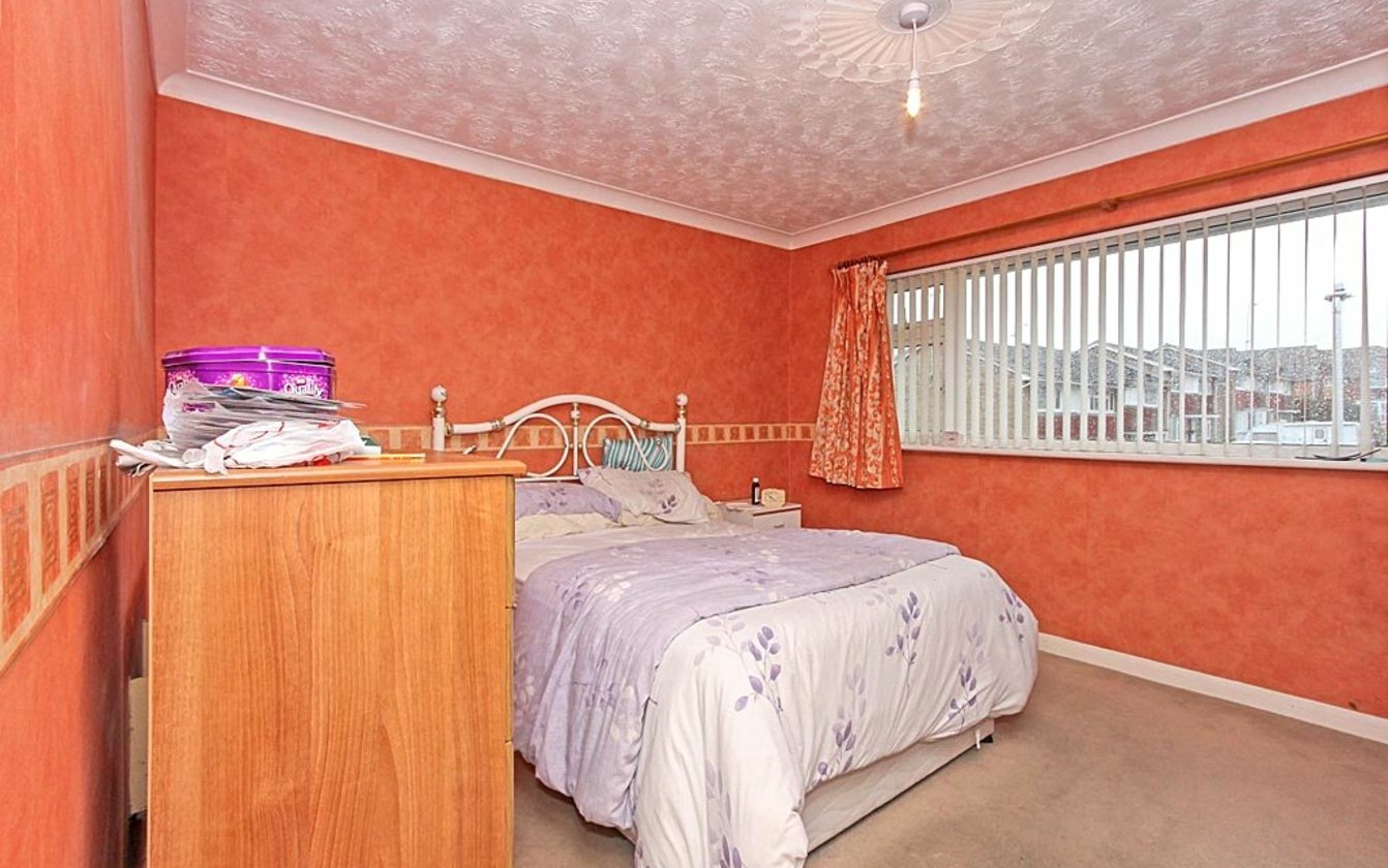 2 Bedroom house for sale in Simpson Road, Sittingbourne, Kent, ME10 Quealy & Co