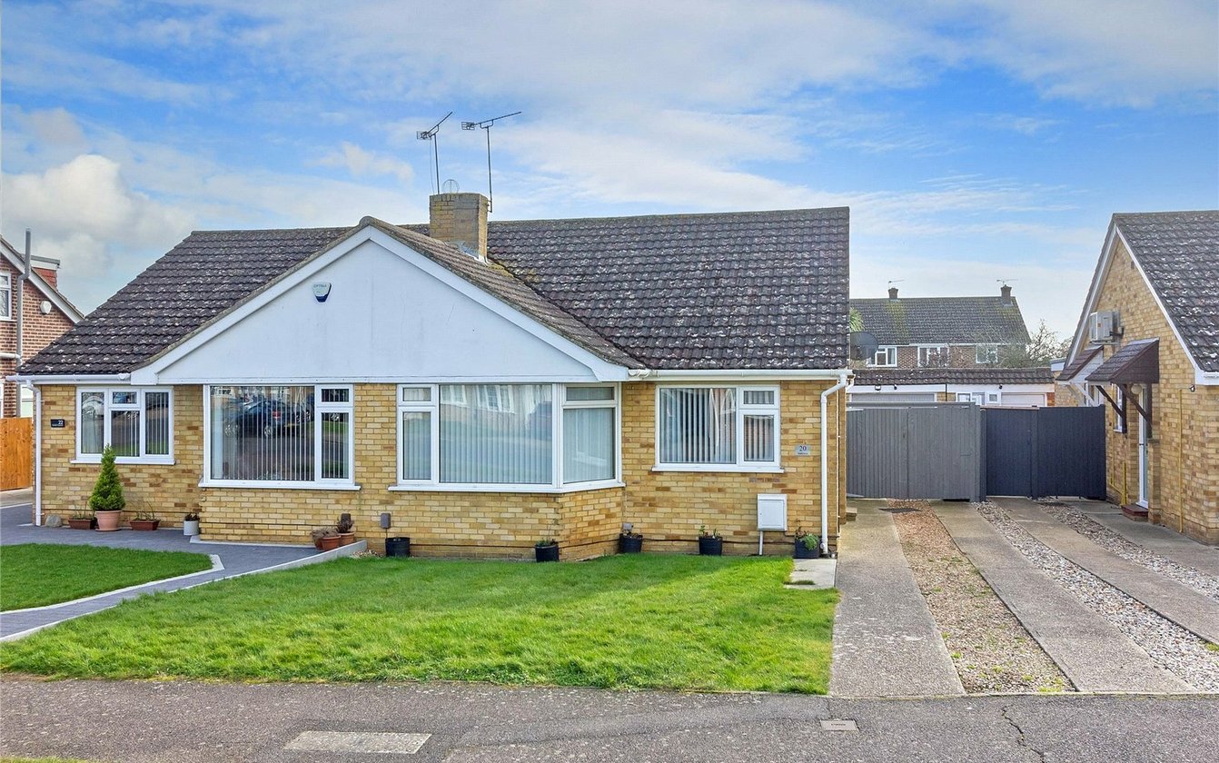 2 Bedroom bungalow for sale in Hamilton Crescent, Sittingbourne, Kent, ME10 Quealy & Co