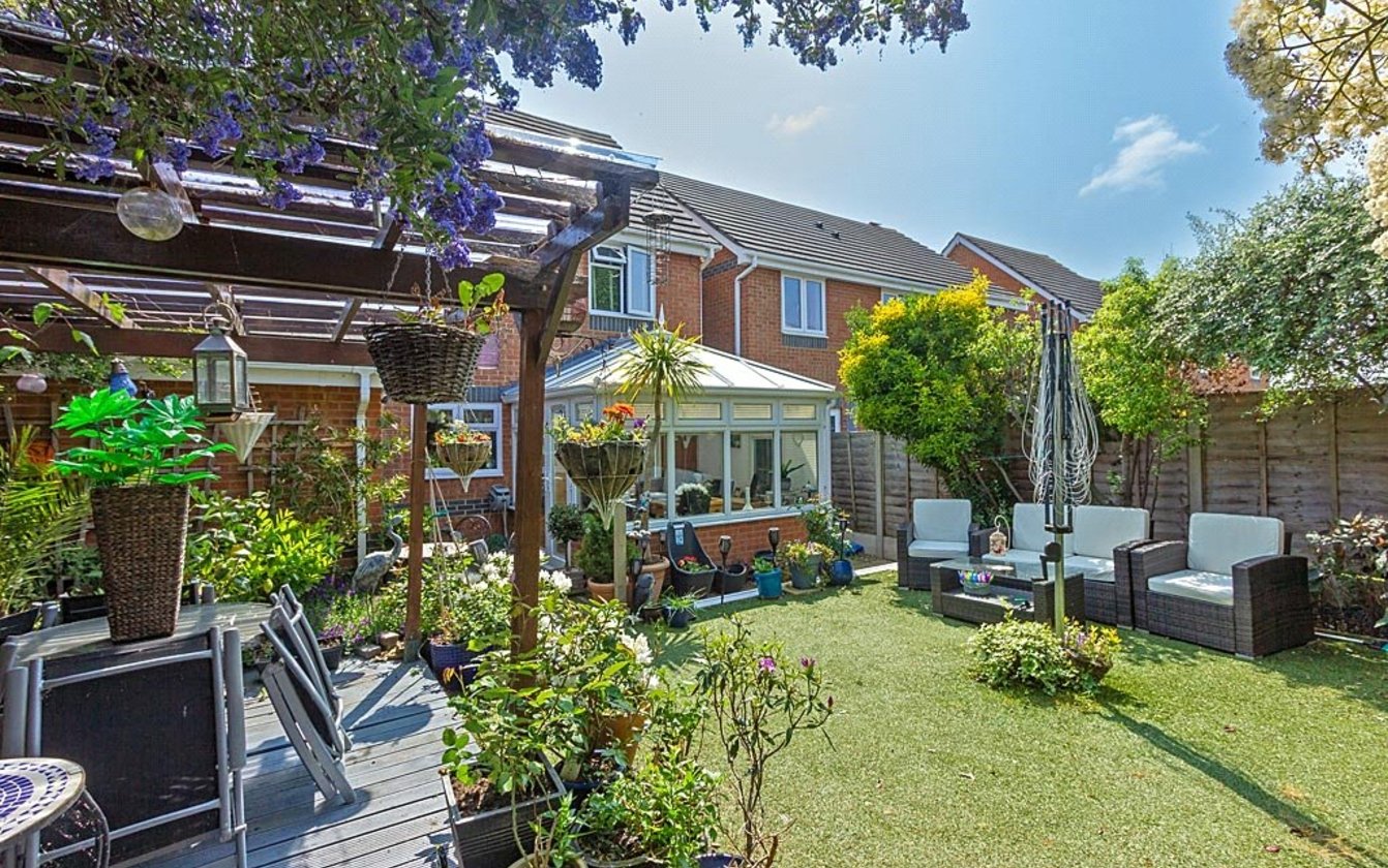 3 Bedroom house for sale in Quickstep Close, Milton Regis, Sittingbourne, Kent, ME10 Quealy & Co