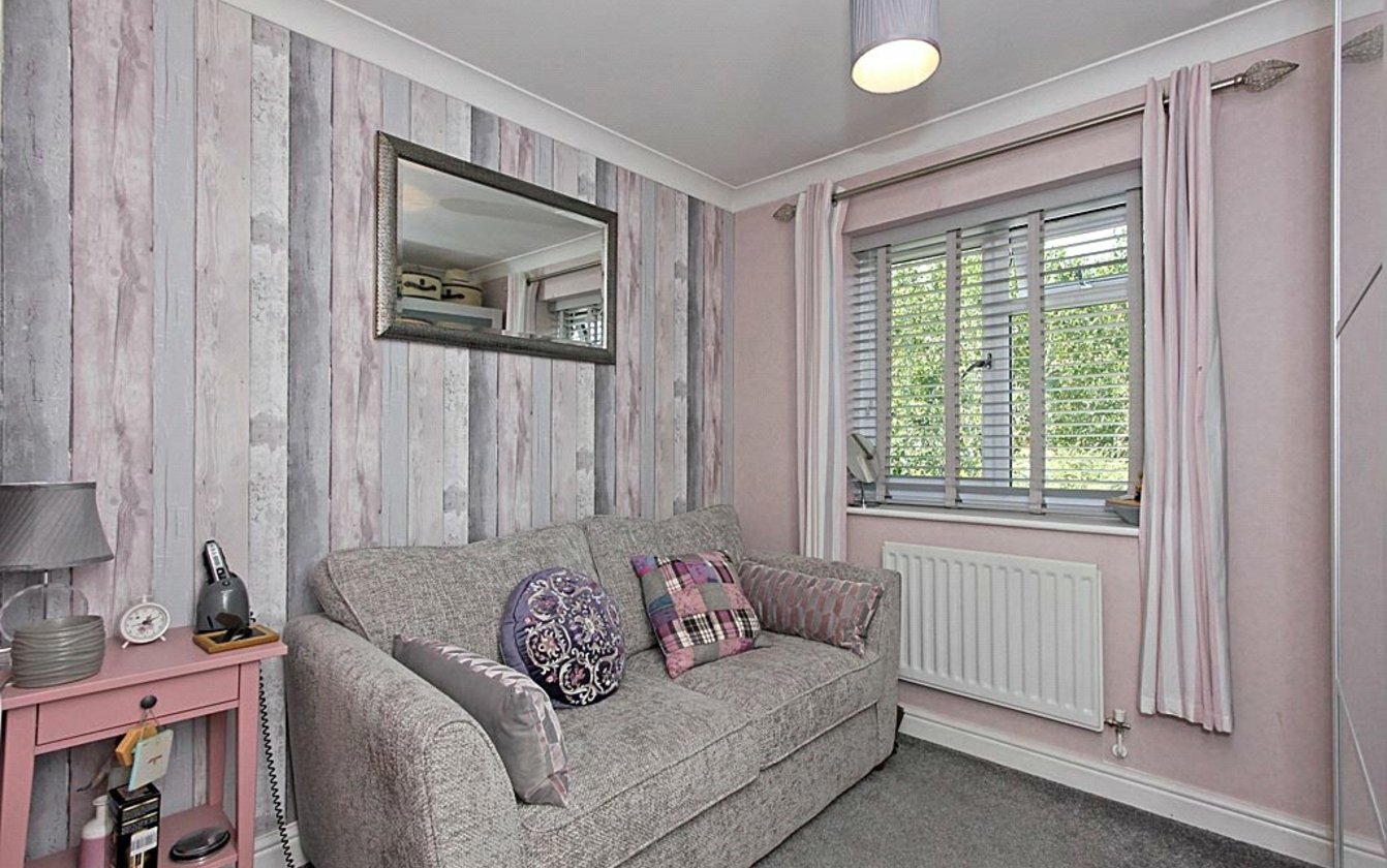 3 Bedroom house for sale in Quickstep Close, Milton Regis, Sittingbourne, Kent, ME10 Quealy & Co