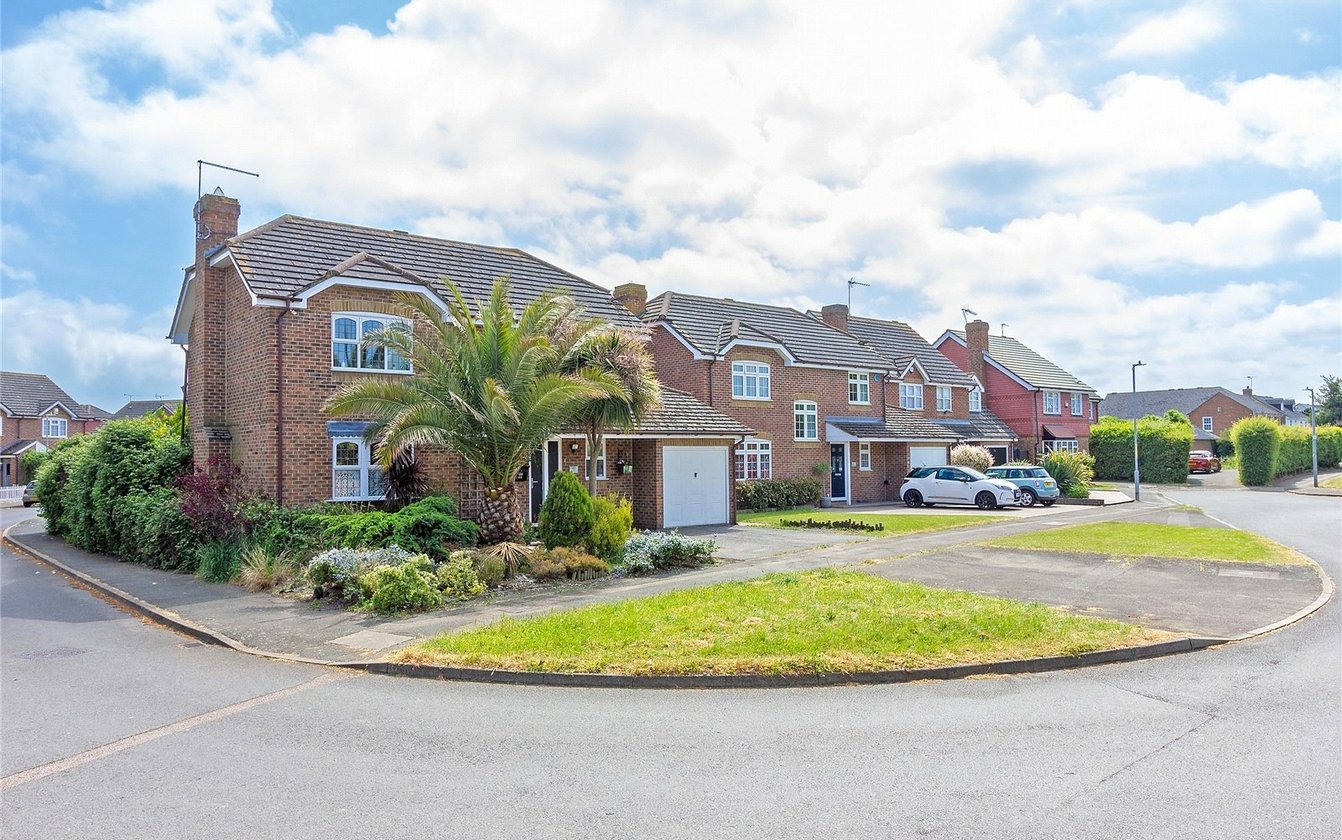 Vaughan Drive, Kemsley, Sittingbourne, Kent, ME10, 5198, image-1 - Quealy & Co