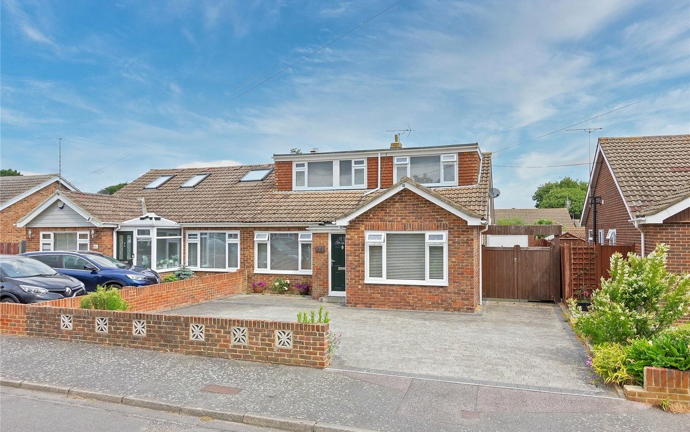 4 Bedroom bungalow for sale in Chegworth Gardens, Tunstall