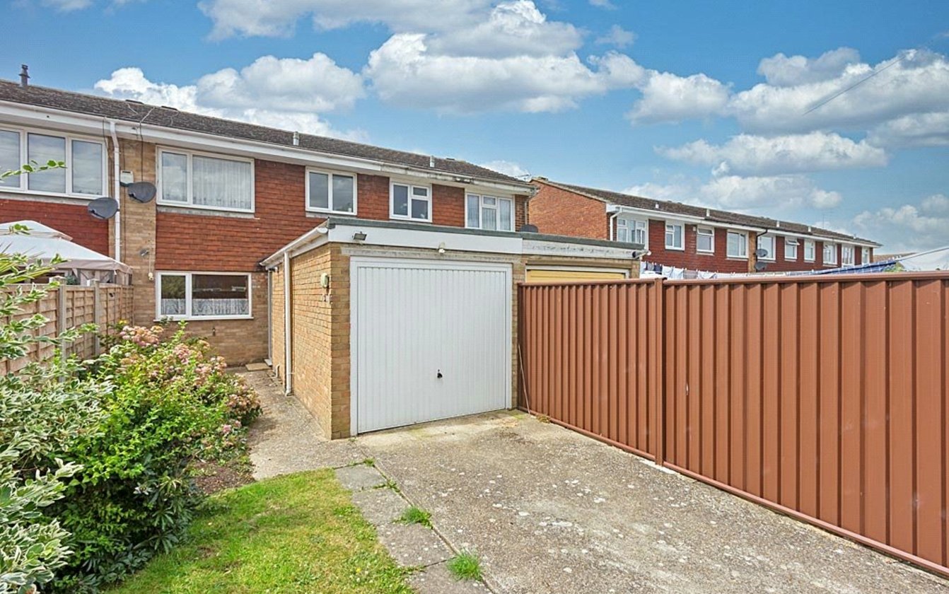 3 Bedroom house for sale in Honeyball Walk, Teynham, Sittingbourne