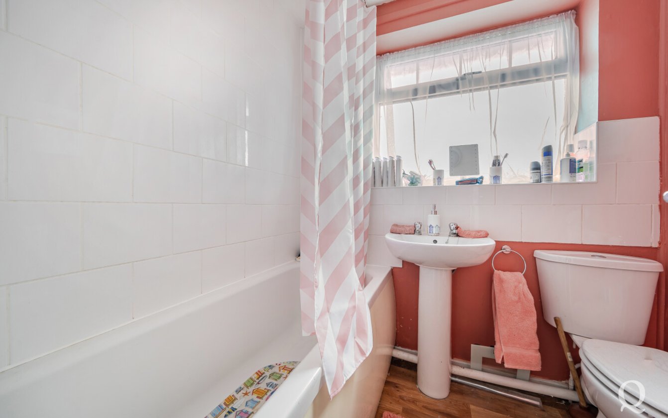 Emerald View, Warden, Sheerness, Kent, ME12, 5666, image-6 - Quealy & Co