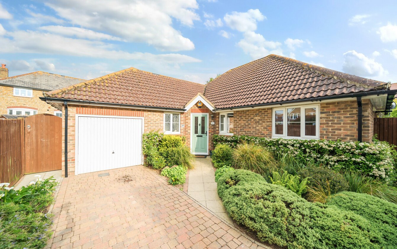 Mansfield Drive, Iwade, Sittingbourne, Kent, ME9, 5753, image-1 - Quealy & Co