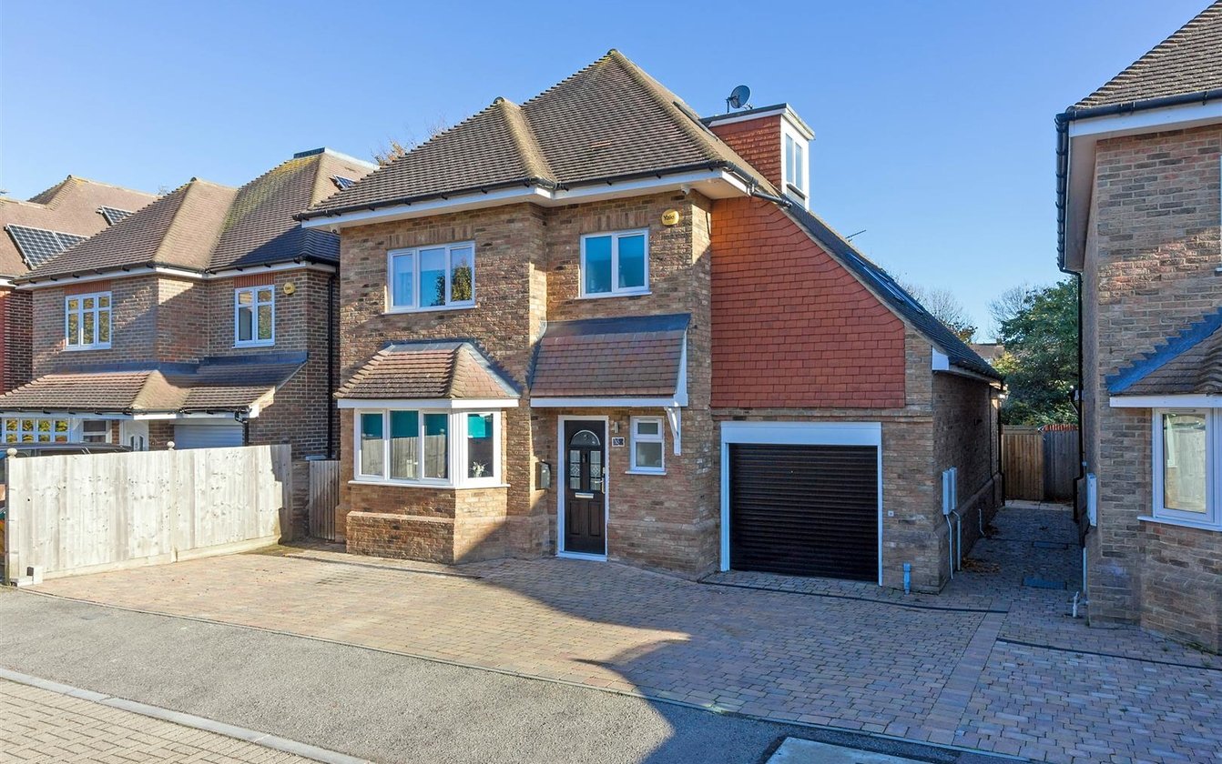 5 Bedroom house for sale in Copper Beech Close, Sittingbourne, Kent