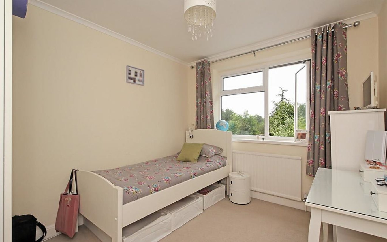 3 Bedroom house for sale in Highsted Road, Sittingbourne, Kent, ME10 Quealy & Co