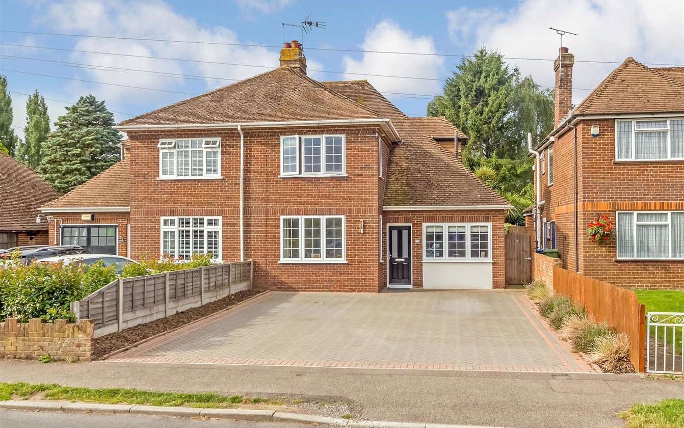 3 Bedroom house for sale in Highsted Road, Sittingbourne, Kent, ME10 Quealy & Co