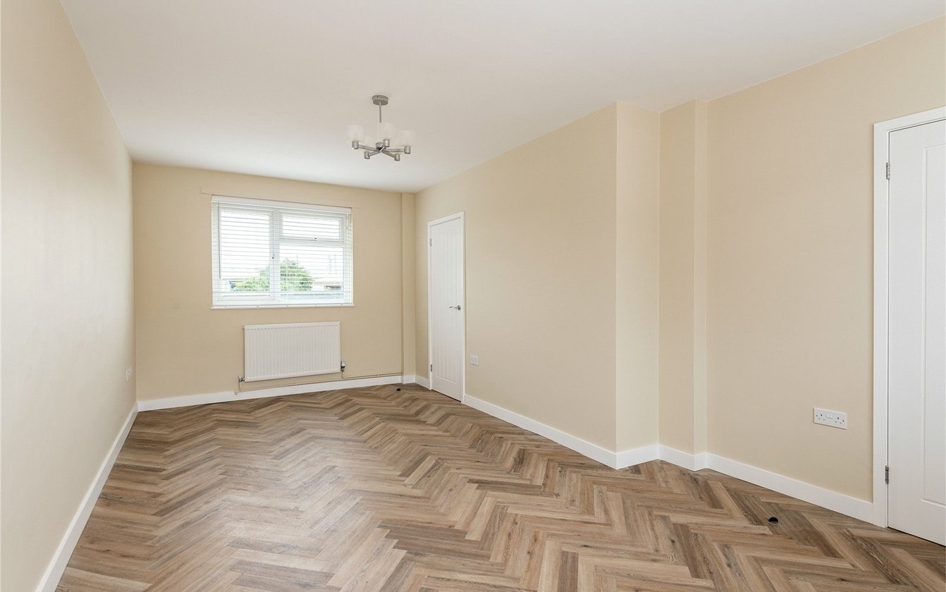 Queensway, Sheerness, Kent, ME12, 6416, image-3 - Quealy & Co