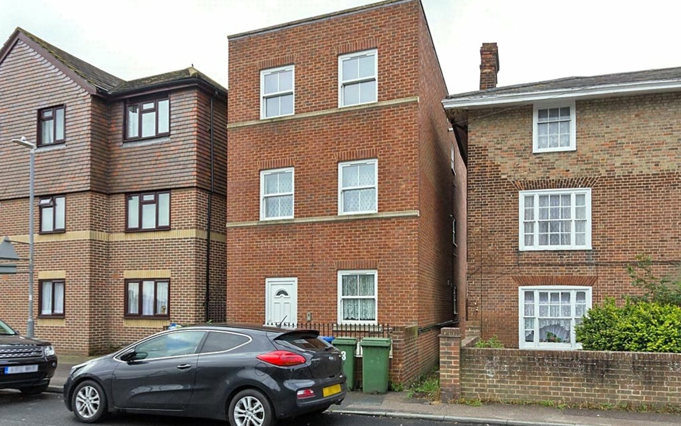 Tonge Road, Murston, Sittingbourne, Kent, ME10, 6463, image-1 - Quealy & Co