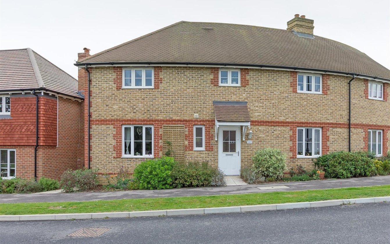 3 Bedroom house for sale in Holly Blue Drive, Iwade, Sittingbourne, Kent, ME9 Quealy & Co