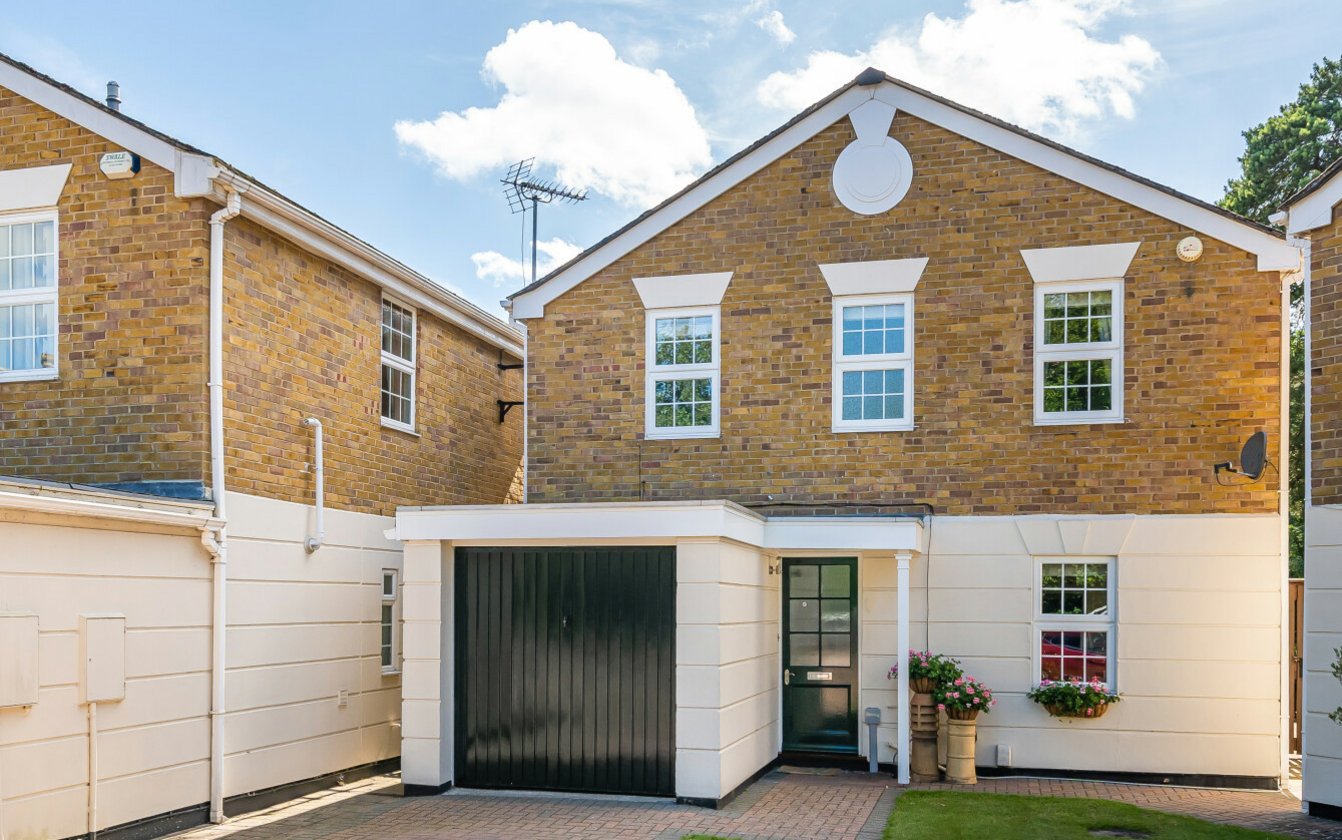 Bell Road, Sittingbourne, Kent, ME10, 6919, image-1 - Quealy & Co