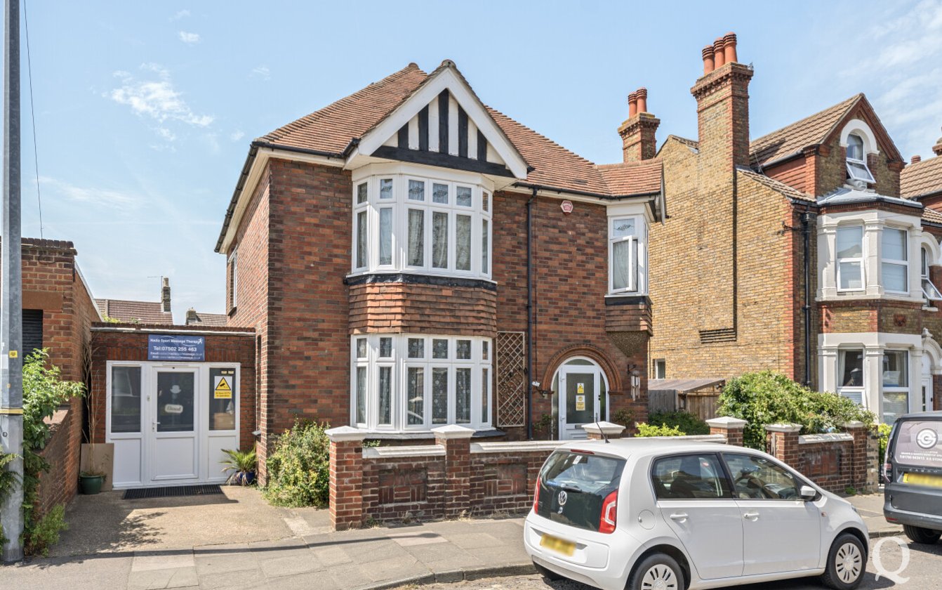 Park Road, Sittingbourne, Kent, ME10, 6997, image-1 - Quealy & Co