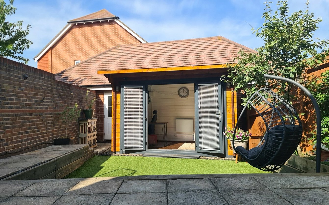 Holly Blue Drive, Iwade, Sittingbourne, Kent, ME9, 7119, image-6 - Quealy & Co