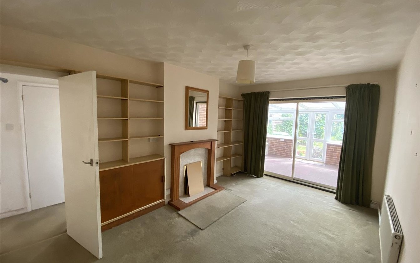 2 Bedroom bungalow for sale in Sterling Road, Sittingbourne, Kent, ME10