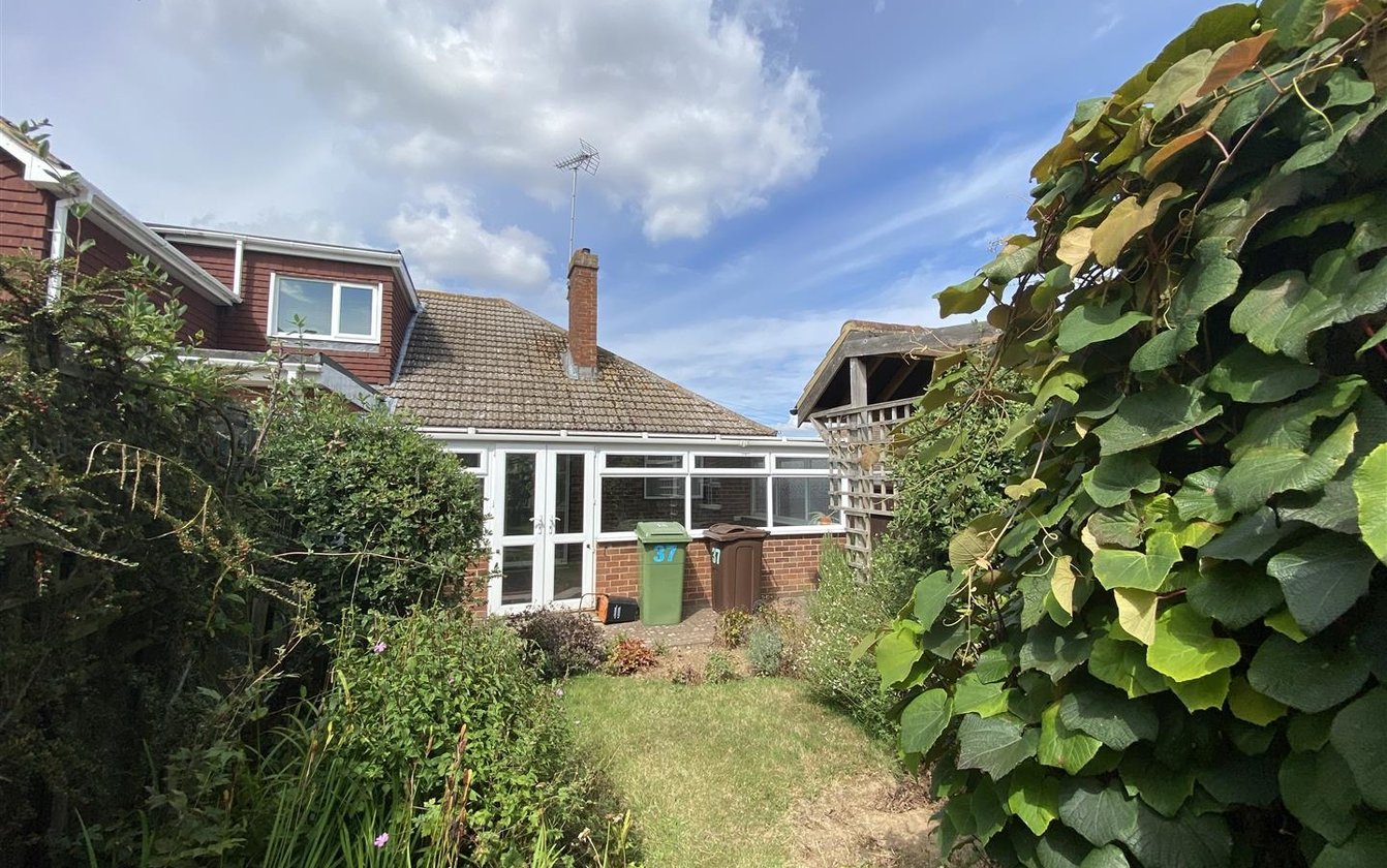 2 Bedroom bungalow for sale in Sterling Road, Sittingbourne, Kent, ME10 Quealy & Co