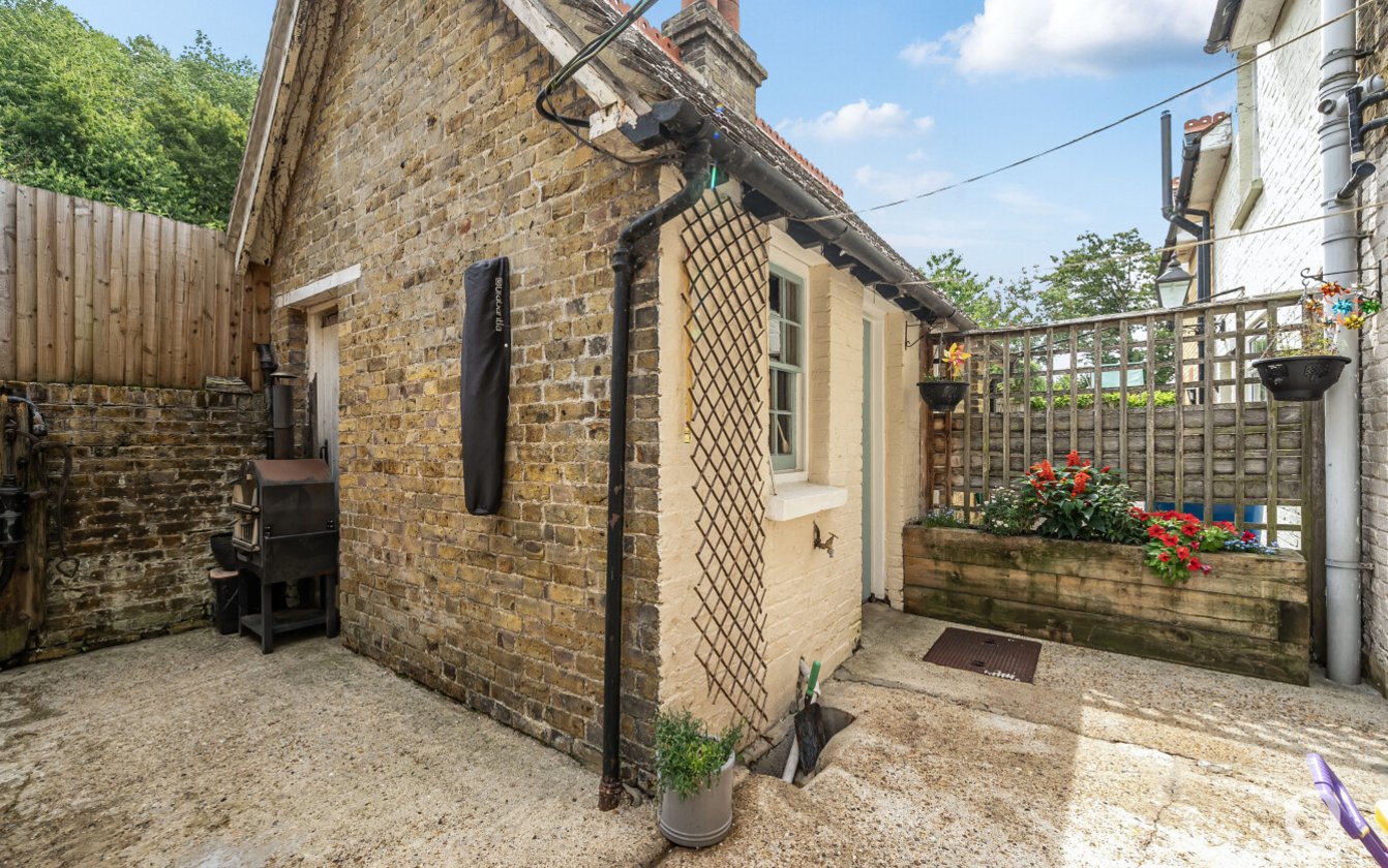 Woodland Cottages, Highsted Valley, Rodmersham, Sittingbourne, ME9, 7779, image-8 - Quealy & Co