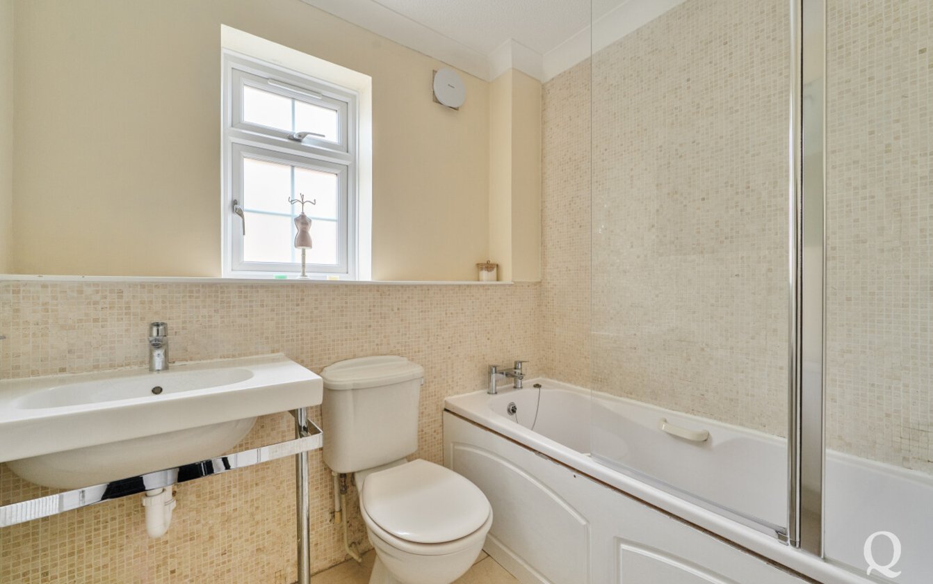 Yeates Drive, Sittingbourne, Kent, ME10, 7808, image-7 - Quealy & Co