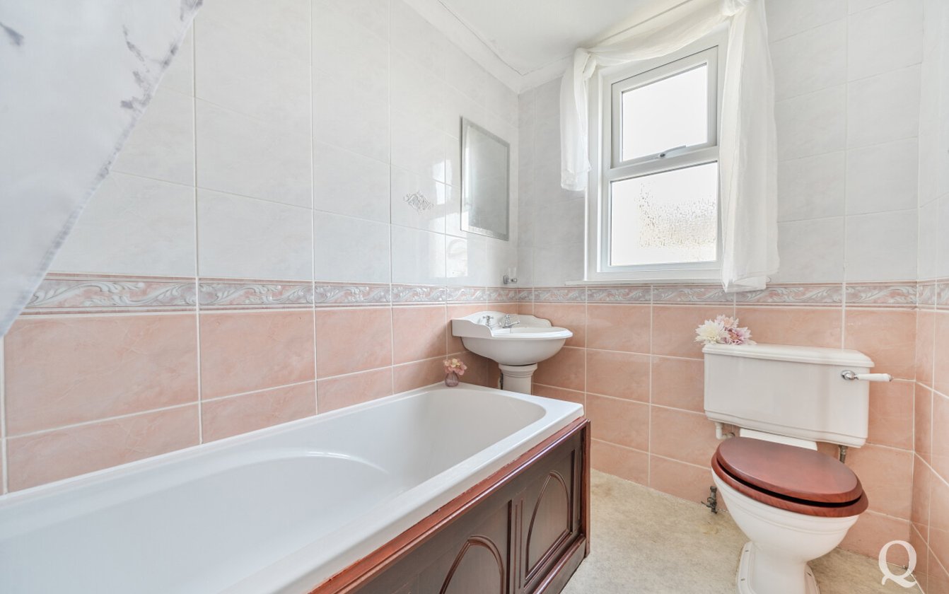 Park Road, Sittingbourne, Kent, ME10, 7856, image-20 - Quealy & Co
