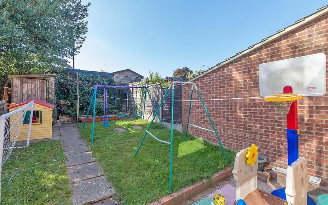 3 Bedroom house for sale in Heather Close, Sittingbourne ...