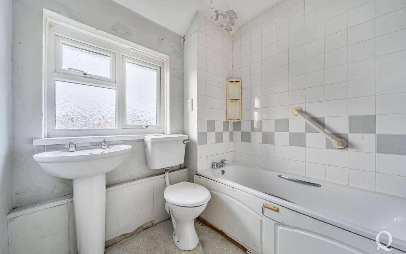 Larkfield Avenue, Sittingbourne, Kent, ME10, 9342, image-3 - Quealy & Co