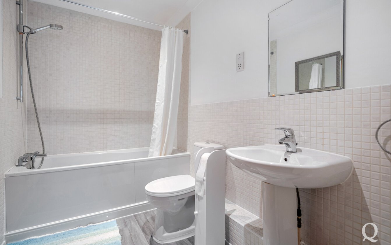 The Lakes, Larkfield, Aylesford, Kent, ME20, 9962, image-9 - Quealy & Co