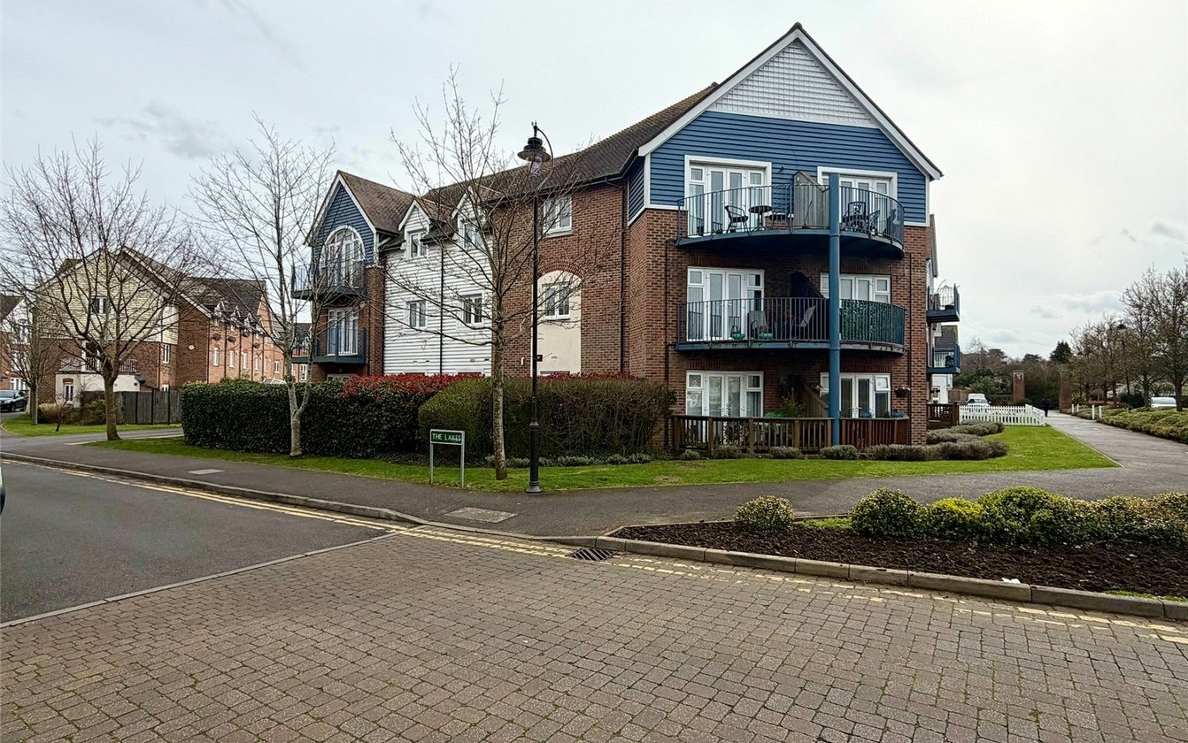 The Lakes, Larkfield, Aylesford, Kent, ME20, 9962, image-1 - Quealy & Co