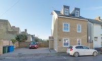 2 Pear Tree Court, Connaught Road, Sittingbourne, Kent, ME10, 3912 - Quealy & Co