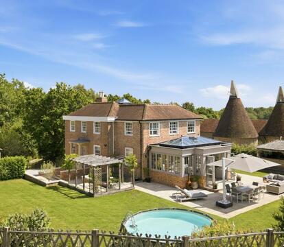 Georgian Character, Summer Entertaining and Starry Skies: Inside an Exceptional Kent Home - Quealy & Co