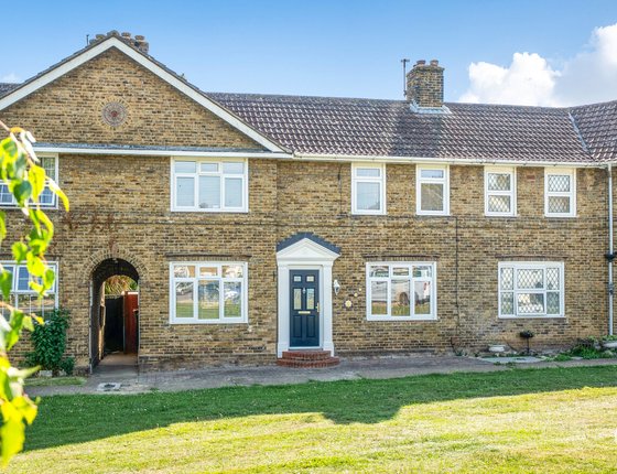 Grovehurst Avenue, Kemsley, Sittingbourne, Kent, ME10, 11226 - Quealy & Co