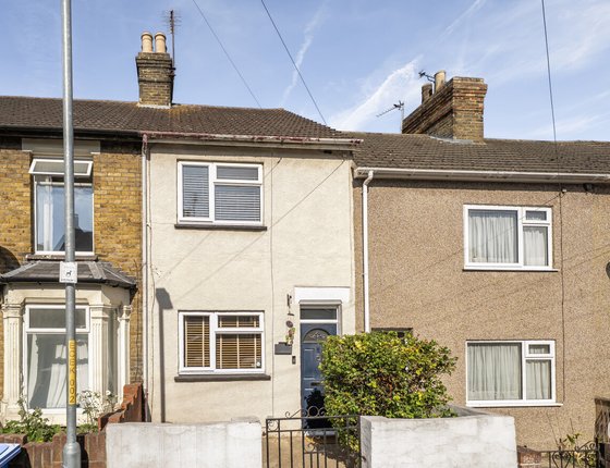 Cowper Road, Sittingbourne, Kent, ME10, 17691 - Quealy & Co