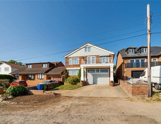Clovelly Drive, Minster on Sea, Sheerness, Kent, ME12, 5205 - Quealy & Co