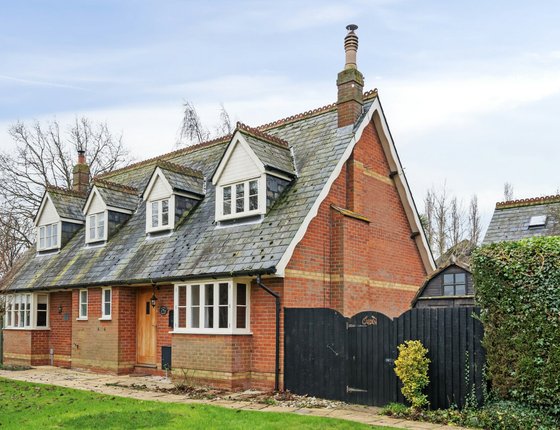 Barn Close, Sittingbourne, Kent, ME9, 6064 - Quealy & Co