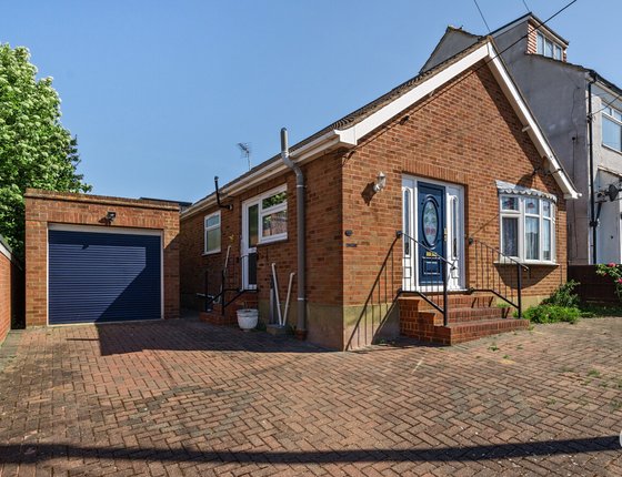 Shurland Avenue, Minster on Sea, Sheerness, Kent, ME12, 6401 - Quealy & Co