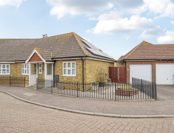 Sharfleet Crescent, Iwade, Sittingbourne, Kent, ME9, 6991 - Quealy & Co