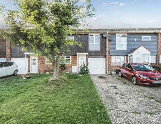 Lonsdale Drive, Gillingham, Kent, ME8, 7453 - Quealy & Co