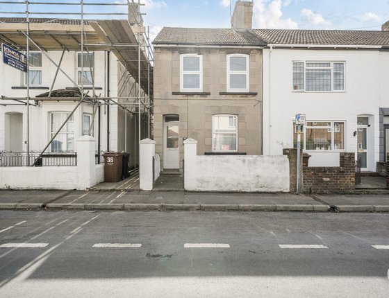 Henry Street, Rainham, Gillingham, Kent, ME8, 7458 - Quealy & Co