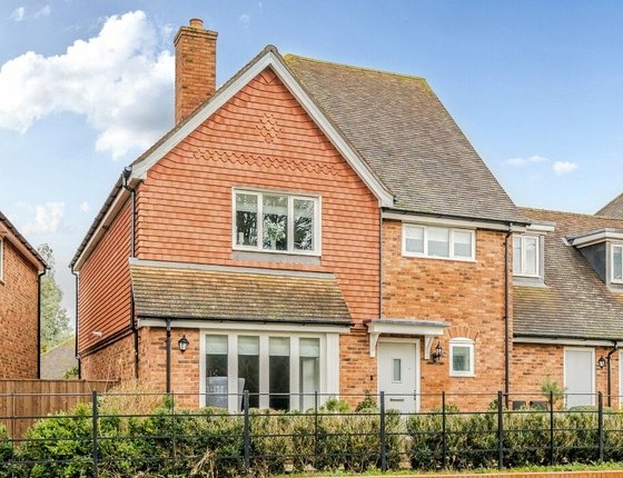 Blaxland Grange, Newington, Sittingbourne, Kent, ME9, 7828 - Quealy & Co